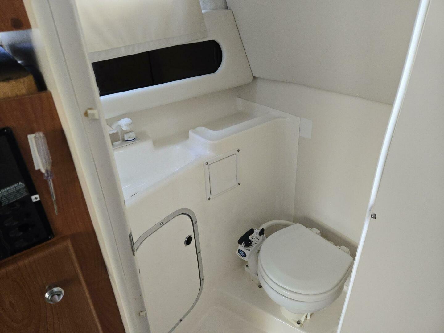 2005 Bayliner 289 EC - Image 16