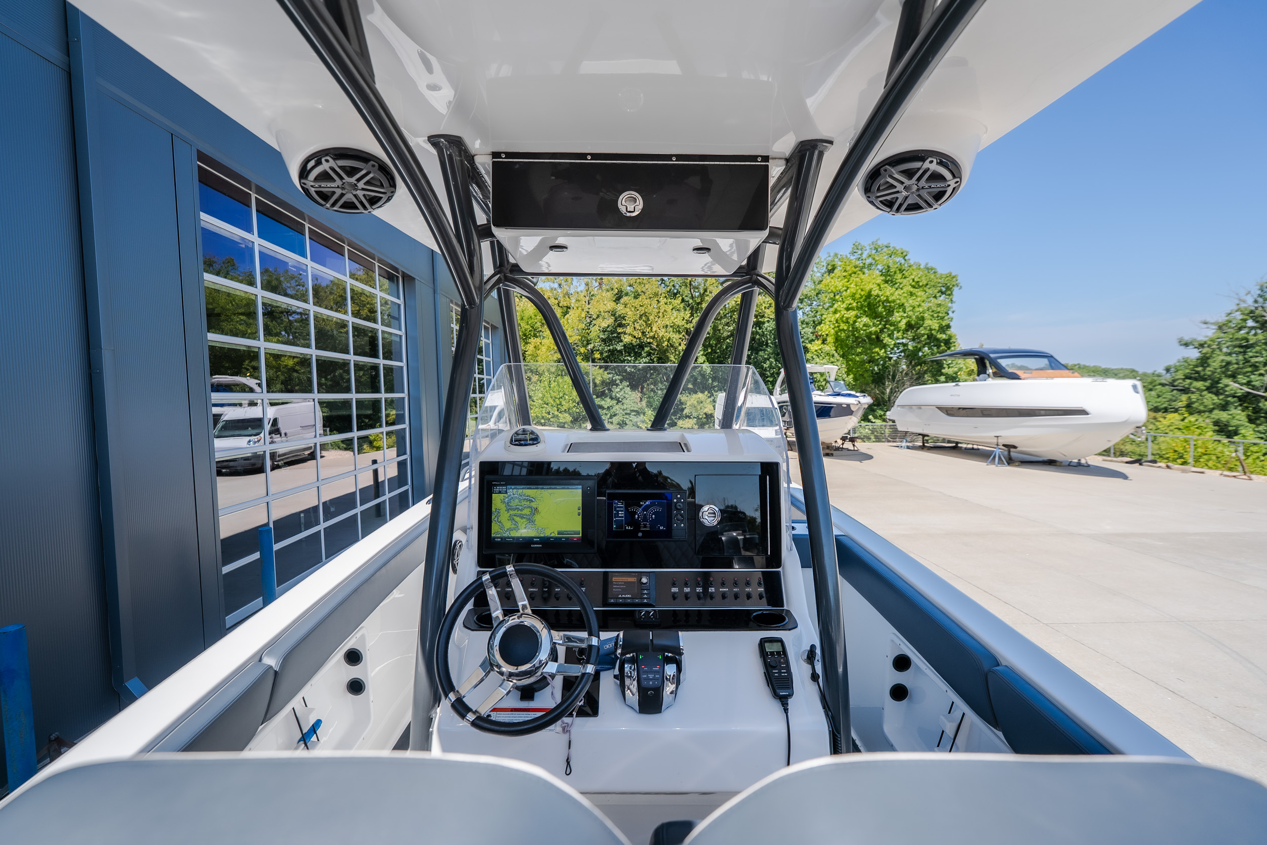 2019 Concept 36 CC - Image 28
