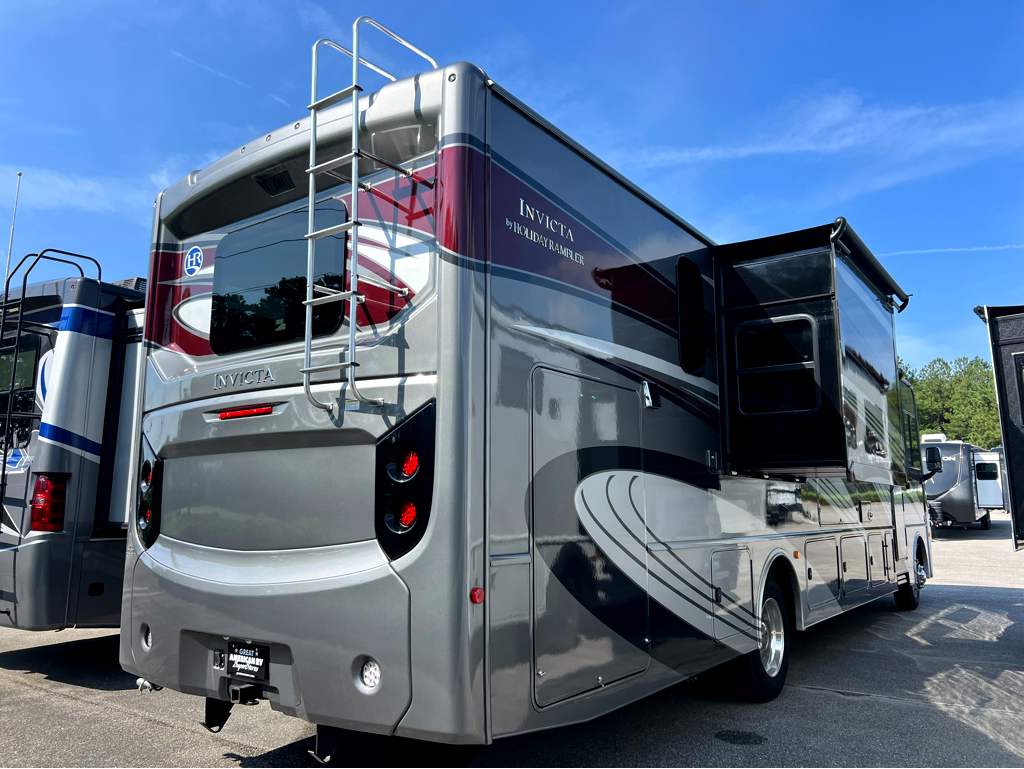 2024 HOLIDAY RAMBLER INVICTA 36Y - Image 4
