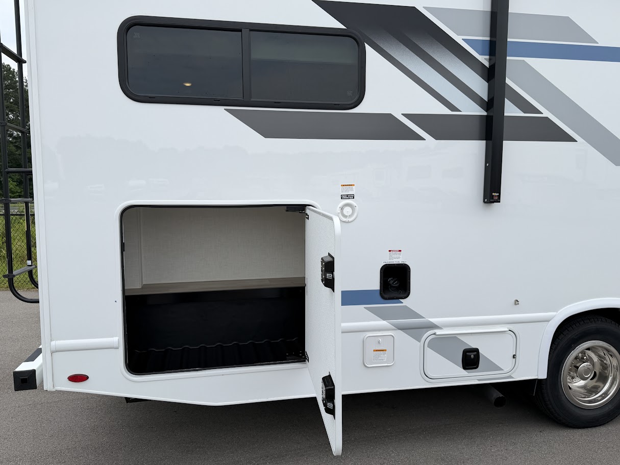 2027 THOR MOTOR COACH MAGNITUDE GA31 - Image 4