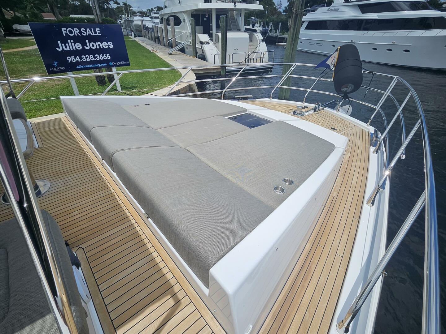 2022 Azimut 66 - Image 14