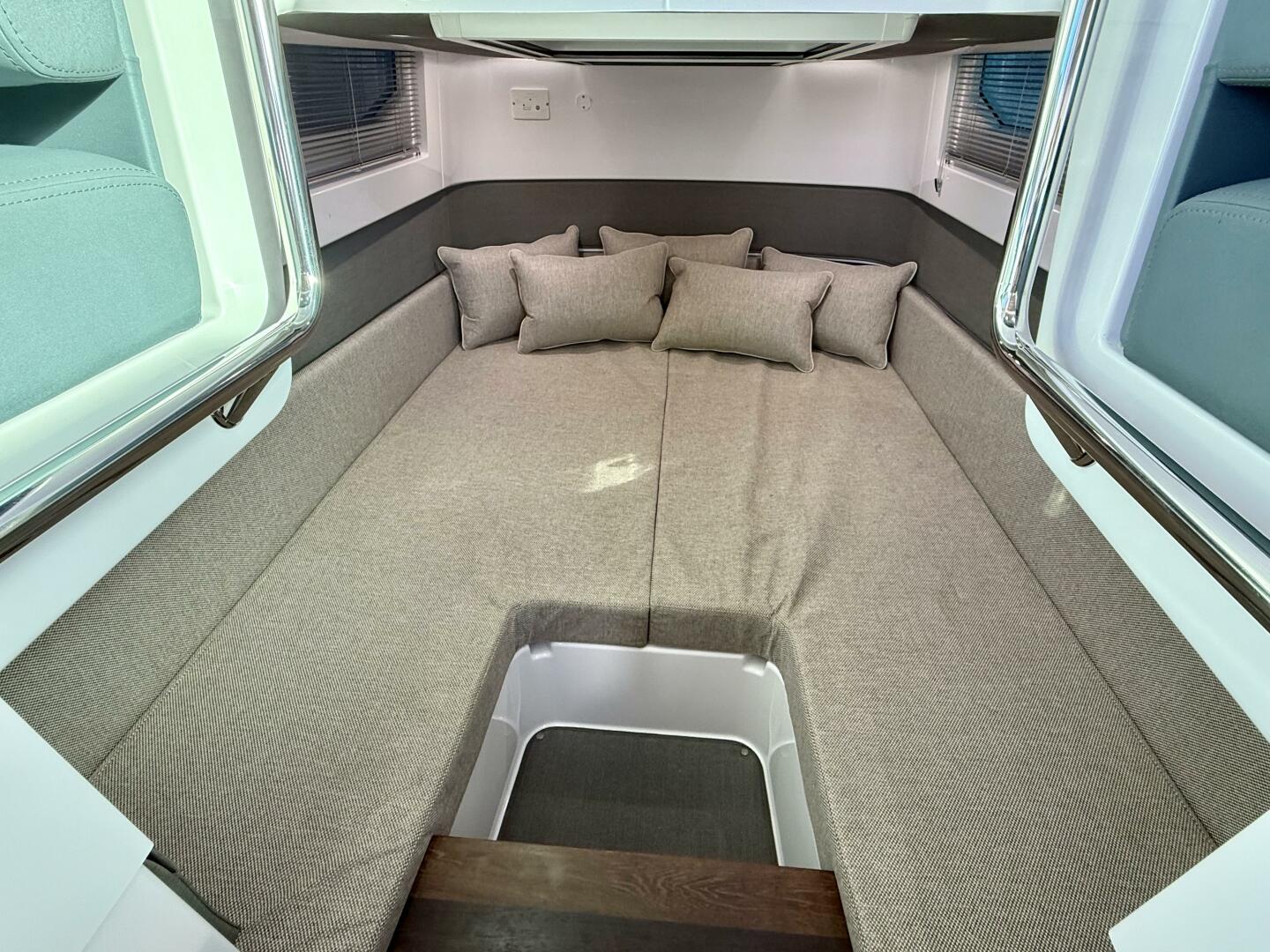 2023 Axopar 37 Cross Cabin - Image 37