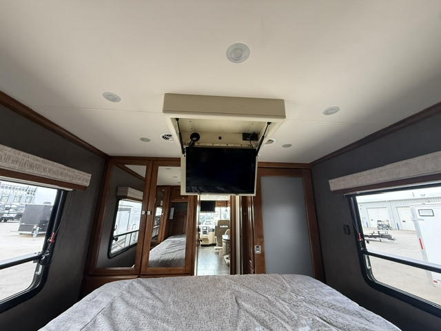 2013 Tiffin Allegro Breeze 32 BR - Image 18