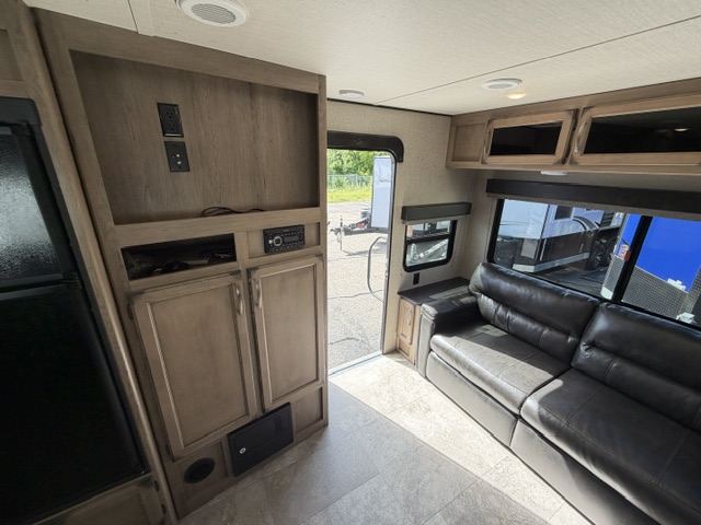 2019 Grand Design Transcend 26RLS - Image 17