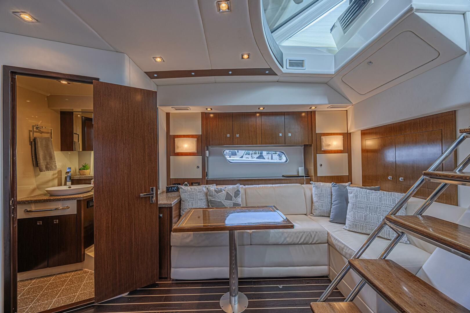 2012 Cruisers Yachts 48 Cantius - Image 30
