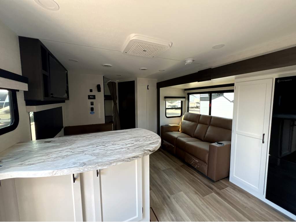 2026 VENTURE RV STRATUS 302VBH - Image 6