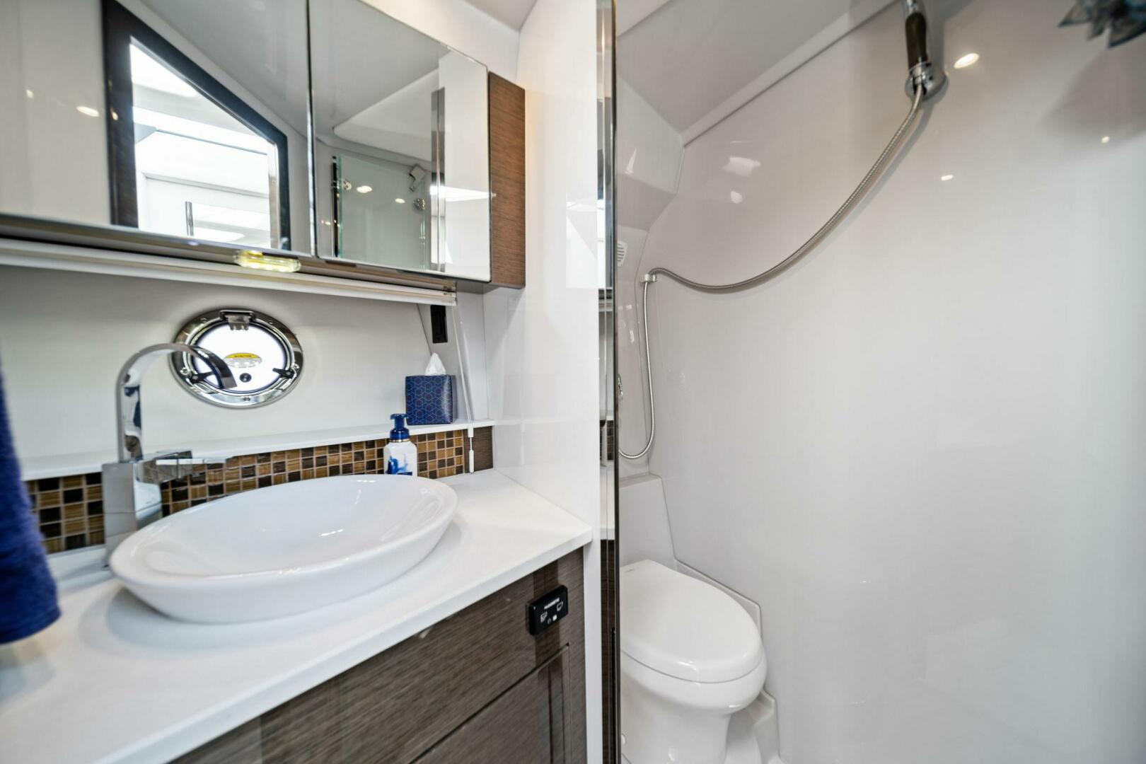 2019 Cruisers Yachts 45 Cantius - Image 51