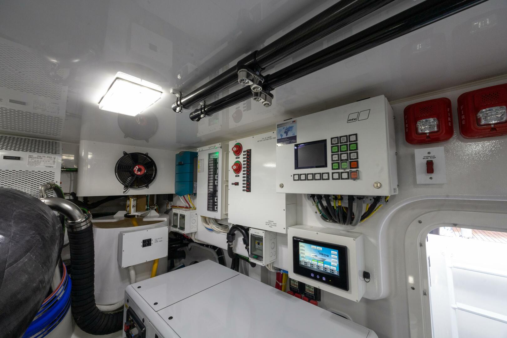 2025 Viking 82 Convertible - Image 67