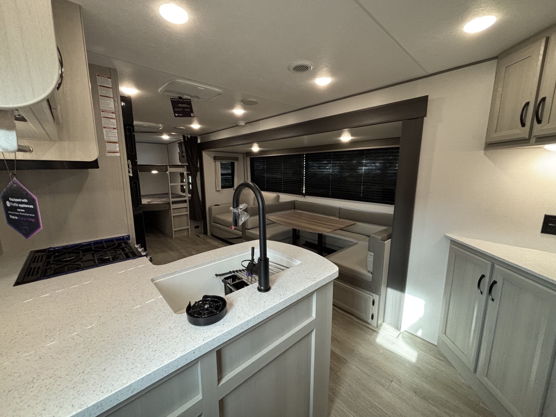 2027 Coachmen Catalina Legacy Edition 273DBHCK - Image 11