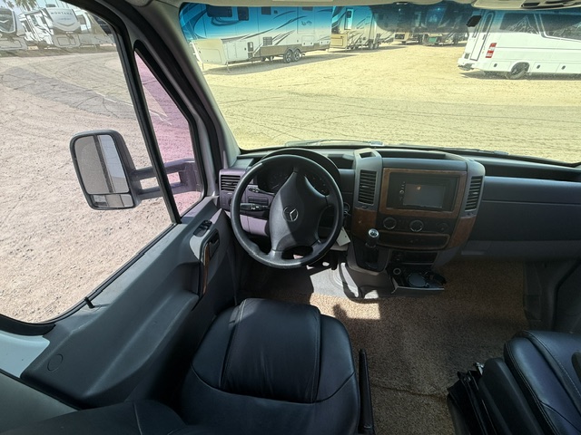 2015 Thor Motor Coach Citation Sprinter 24SR - Image 3