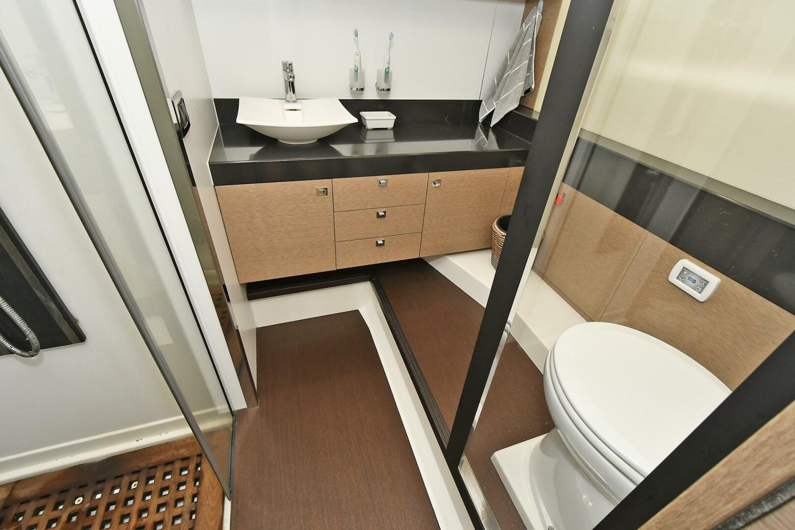 2018 Prestige 560 Fly - Image 63