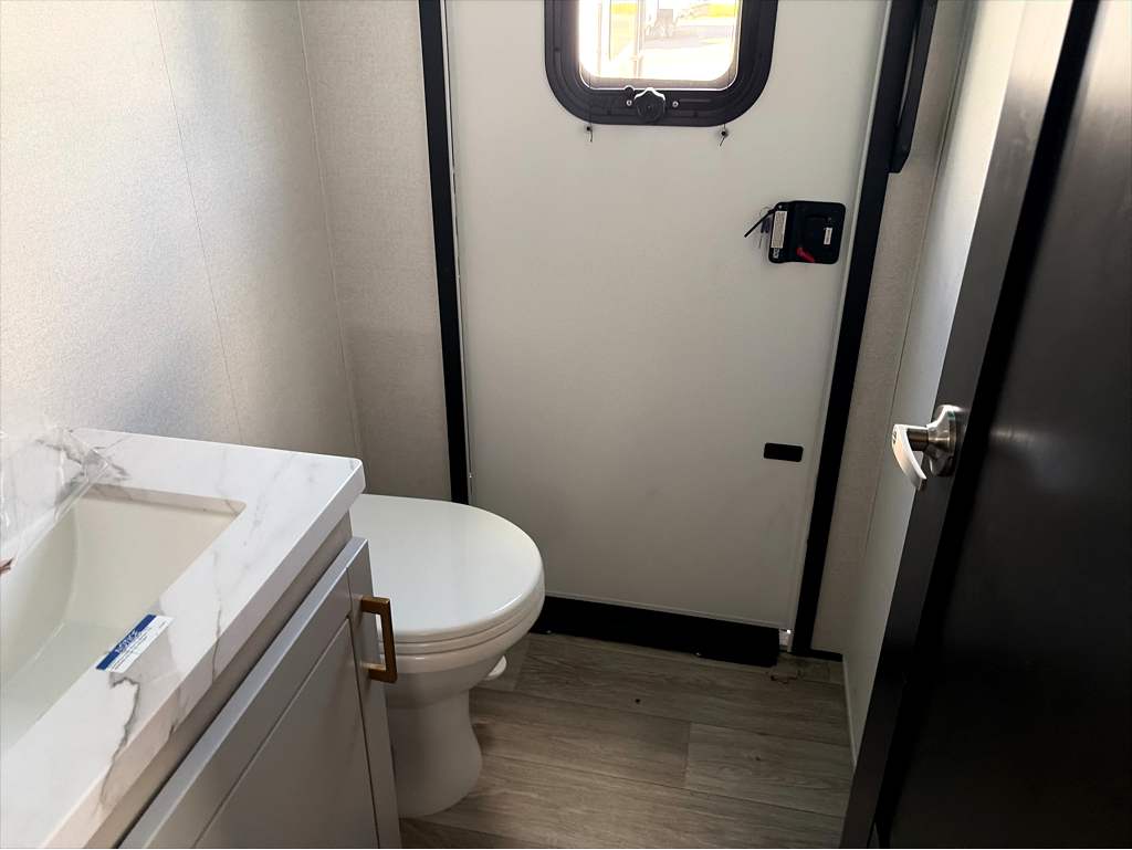 2027 JAYCO NORTH POINT 391TBBH - Image 16