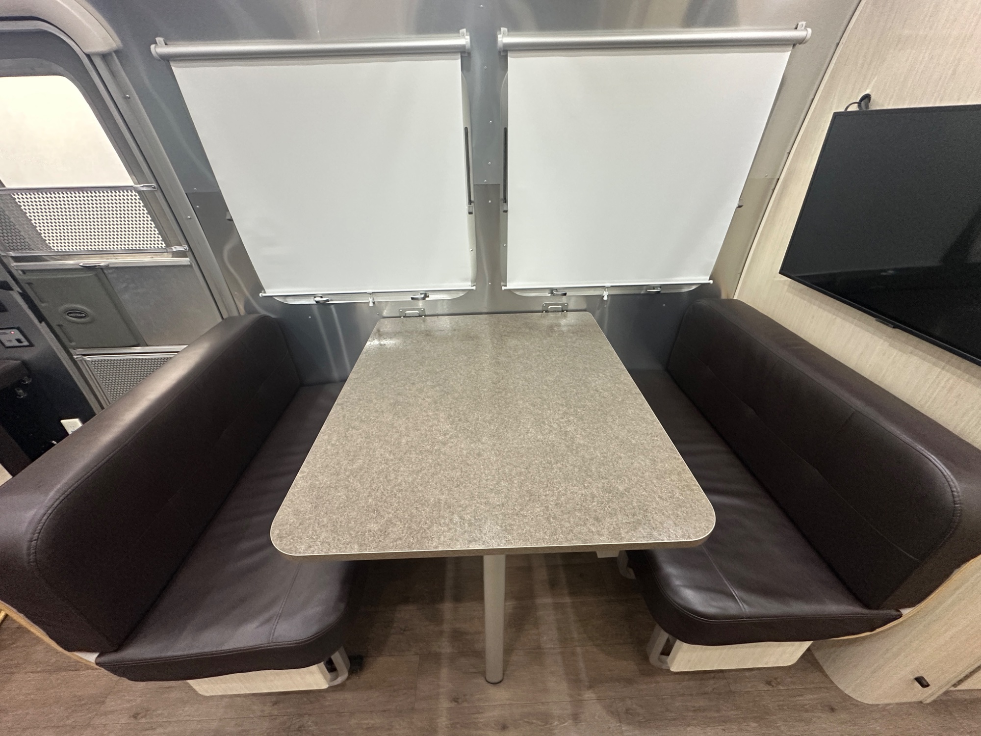 2019 Airstream International Serenity 28RBQ - Image 13