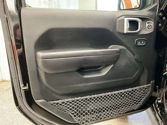 2020 Jeep Gladiator Crew Cab Rubicon 4WD - Image 12