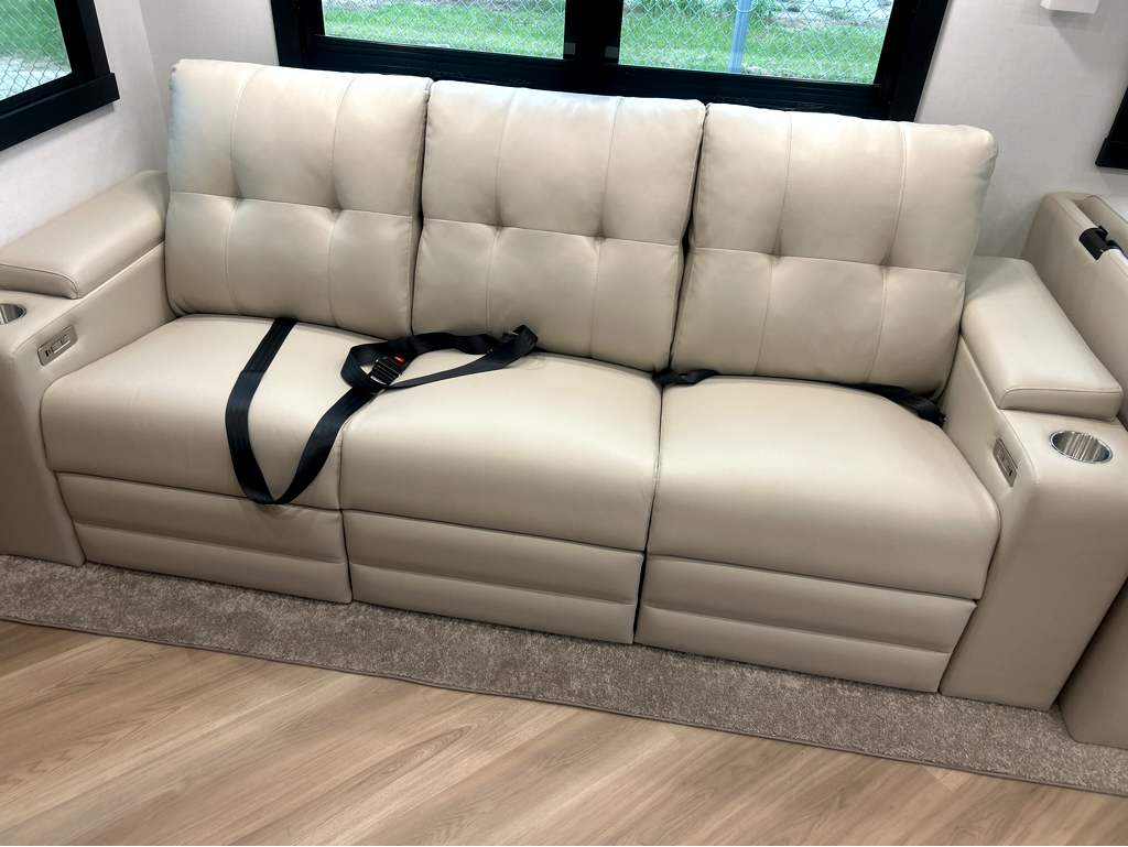 2026 ENTEGRA COACH ACCOLADE 37K - Image 14