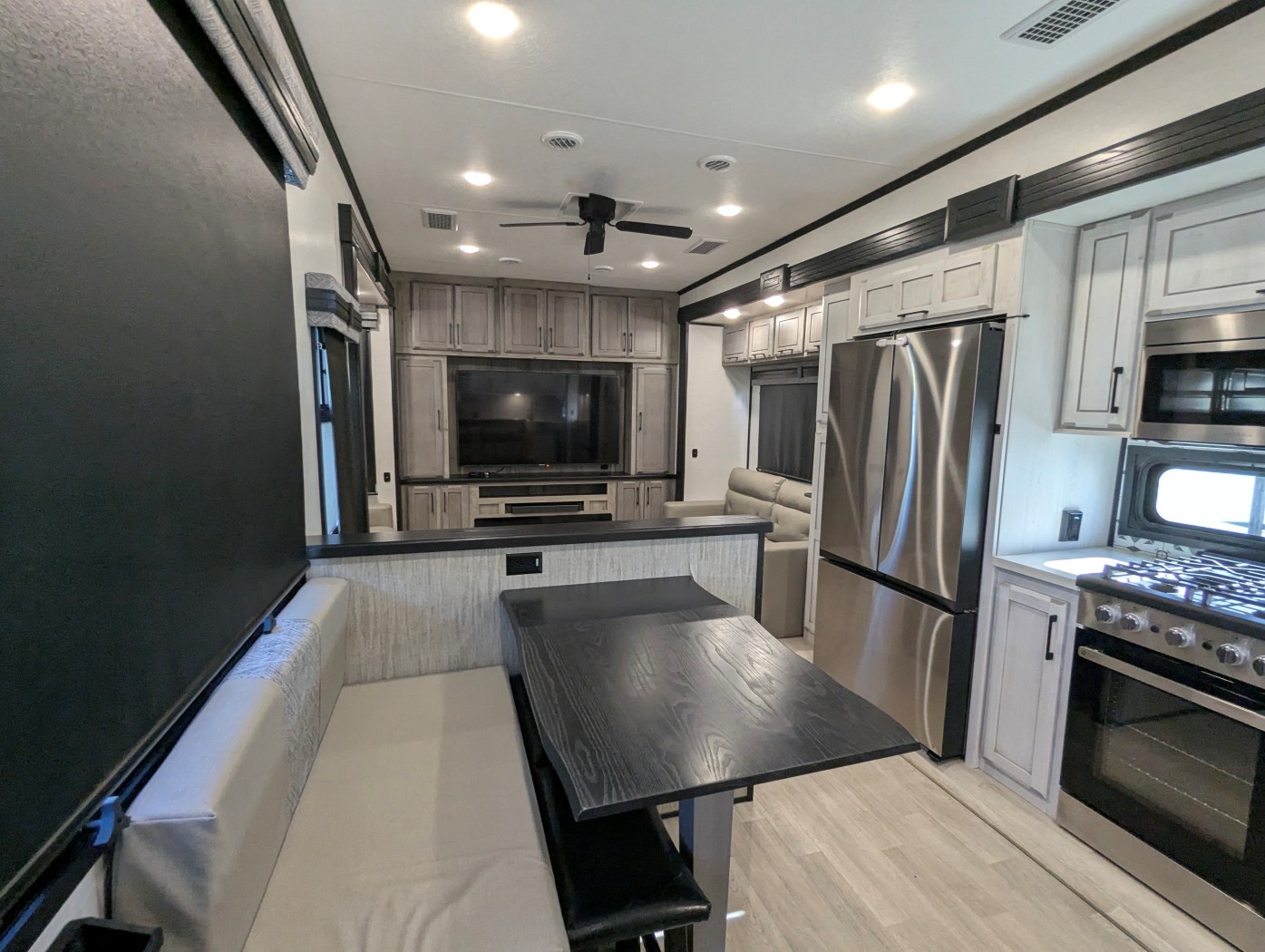 2023 KZ RV Durango Gold G360REQ - Image 17