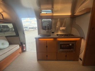 2027 AIRSTREAM FRANK LLOYD WRIGHT 28RBT - Image 15