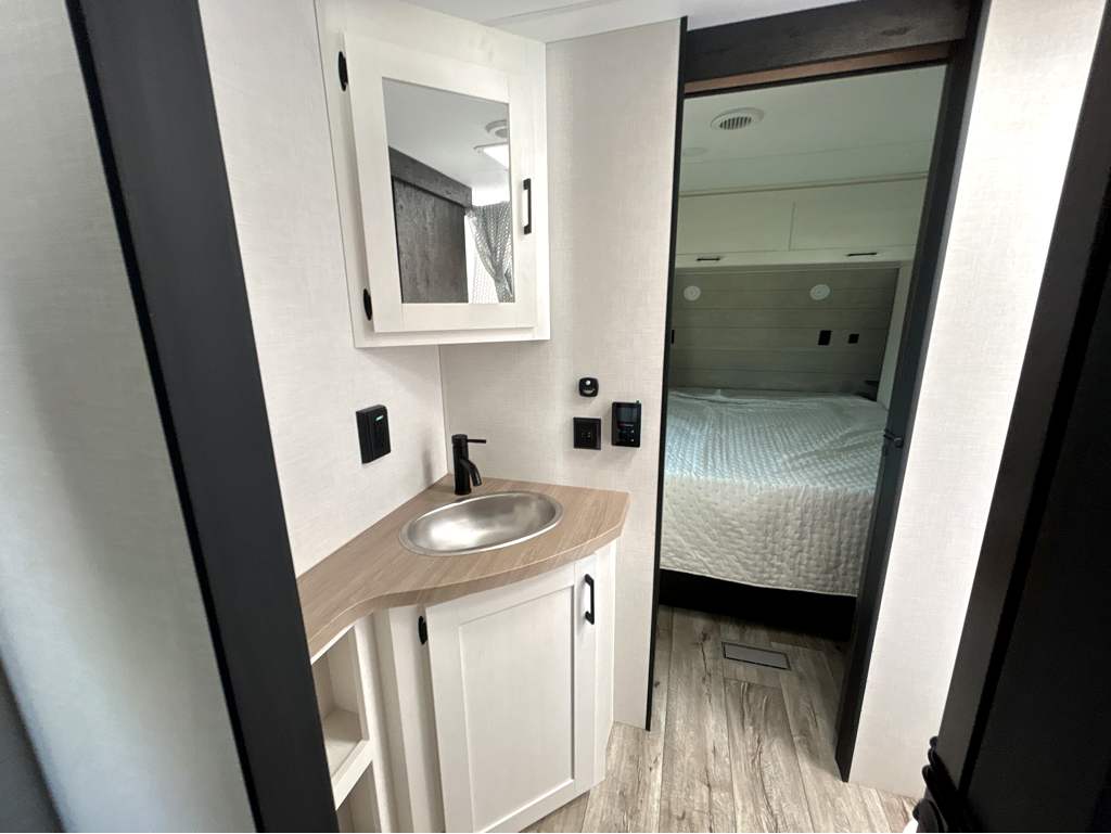 2026 VENTURE RV SIENNA 231VRK - Image 13