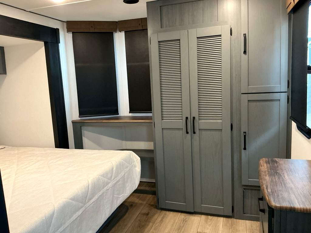 2026 PALOMINO 421LFT - Image 19