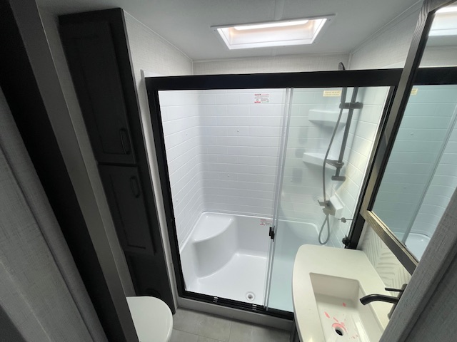 2025 ROCKWOOD SIGNATURE 375RL - Image 25