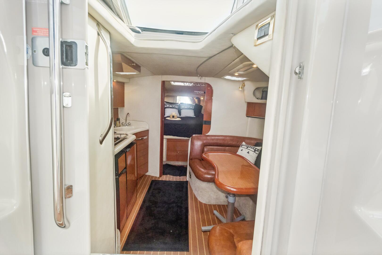 2000 Sea Ray 370 Express Cruiser - Image 9