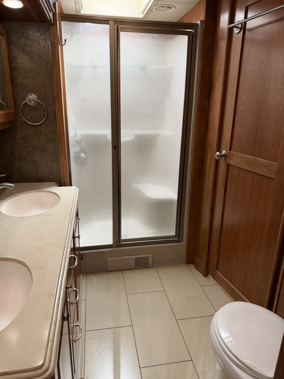 2015 Tiffin Phaeton 40 AH - Image 28