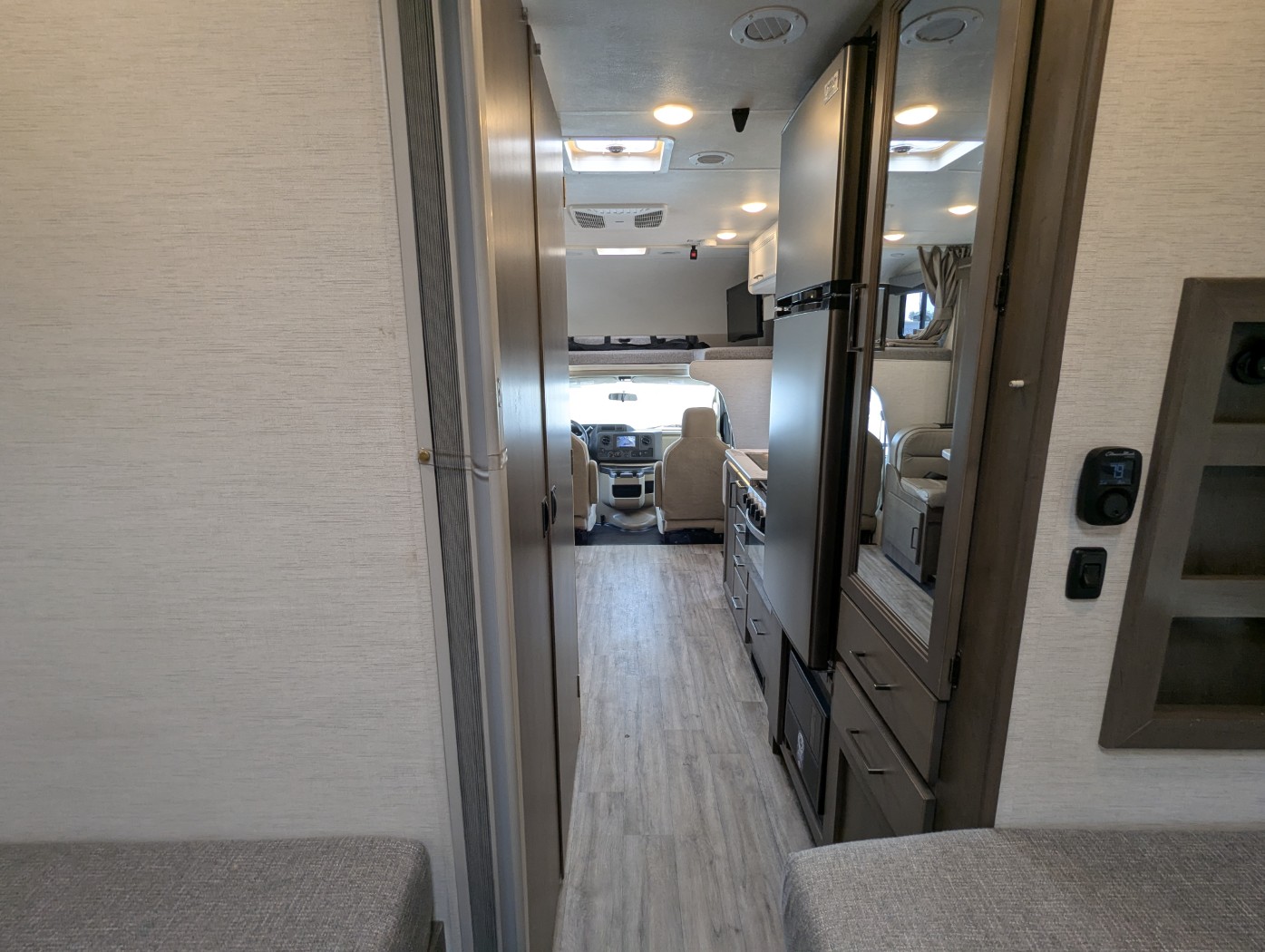 2025 Thor Motor Coach Four Winds 25V - Image 24