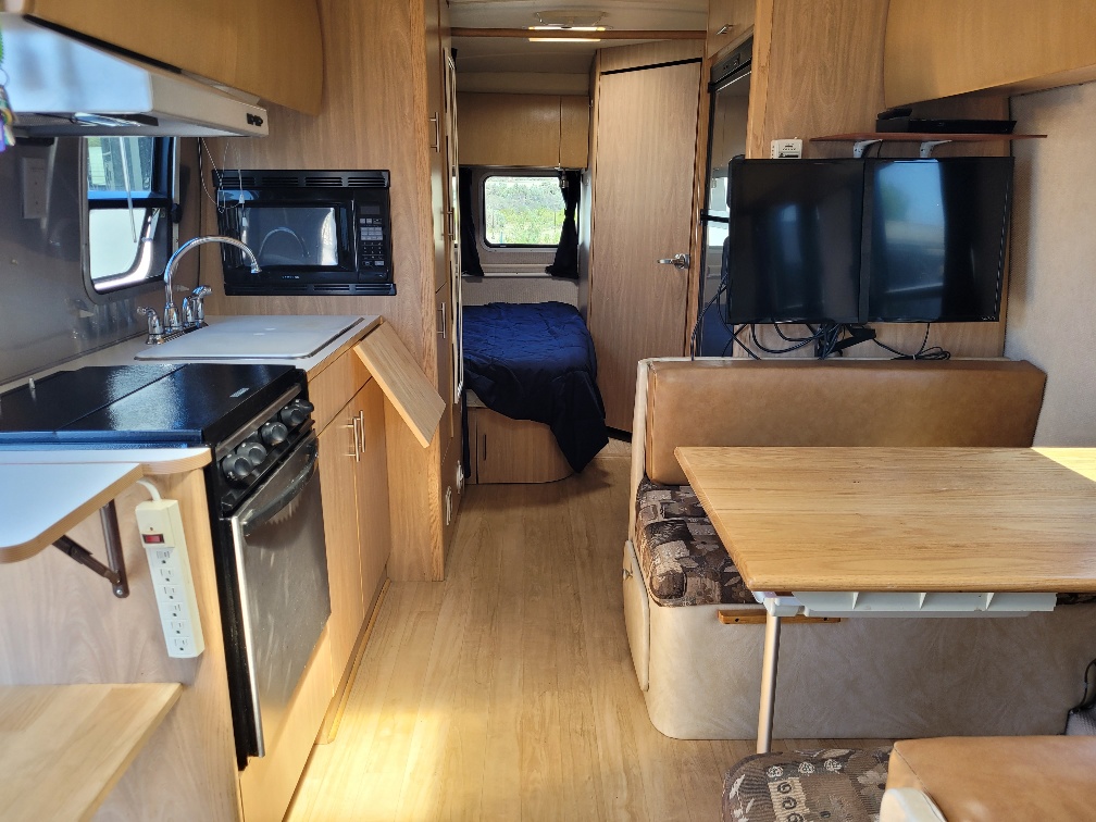 2006 Airstream Safari 25SS - Image 8