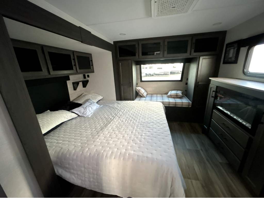 2026 VENTURE RV SPORTTREK 302VRD - Image 15