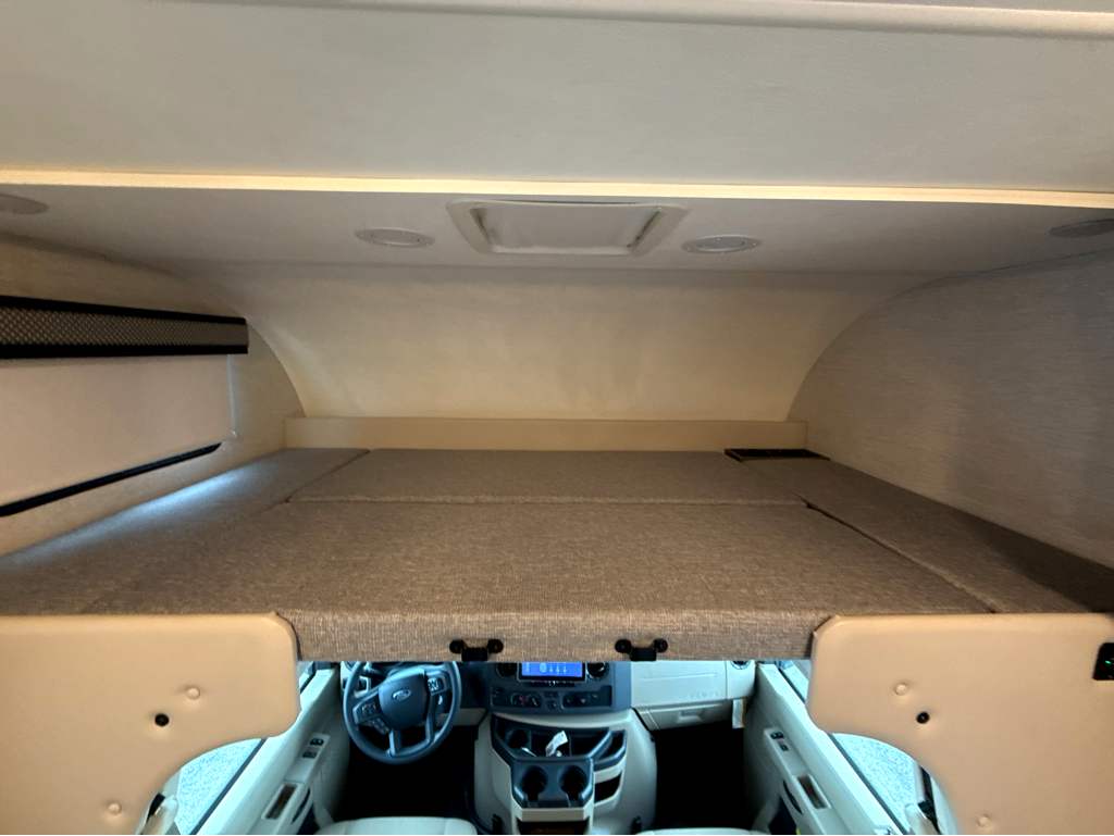 2025 Thor Motor Coach MAGNITUDE GA31 - Image 26
