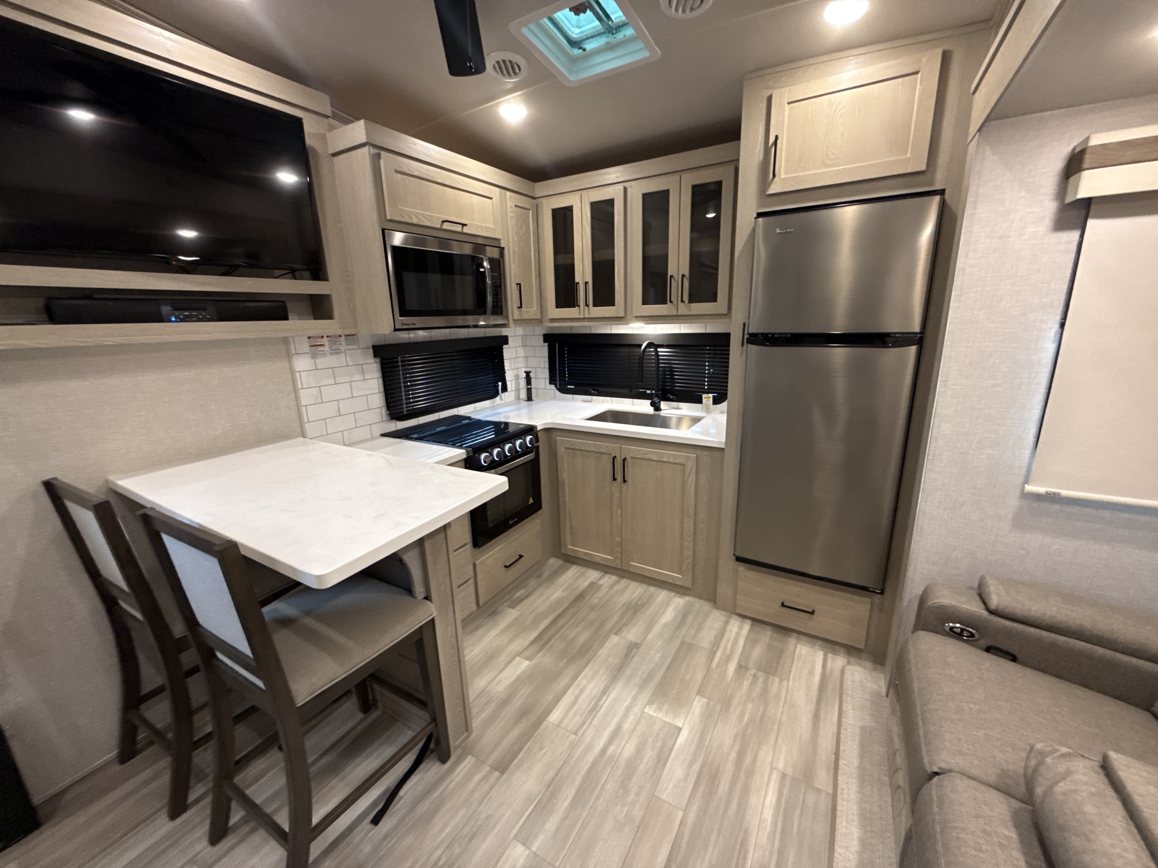 2023 Forest River Rockwood Signature 2442BS - Image 10