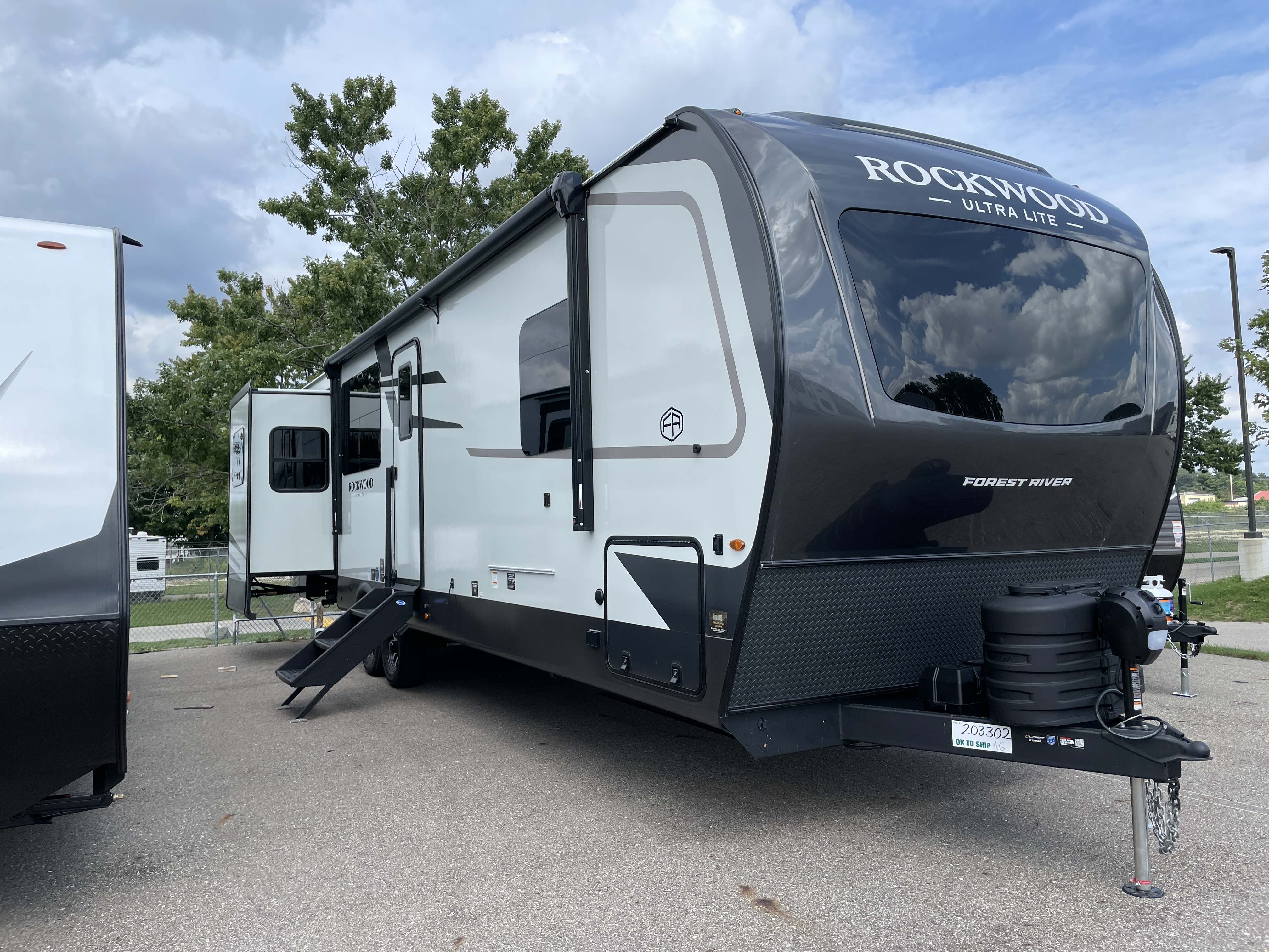 2027 Forest River Rockwood Ultra Lite 2921RL - Image 1