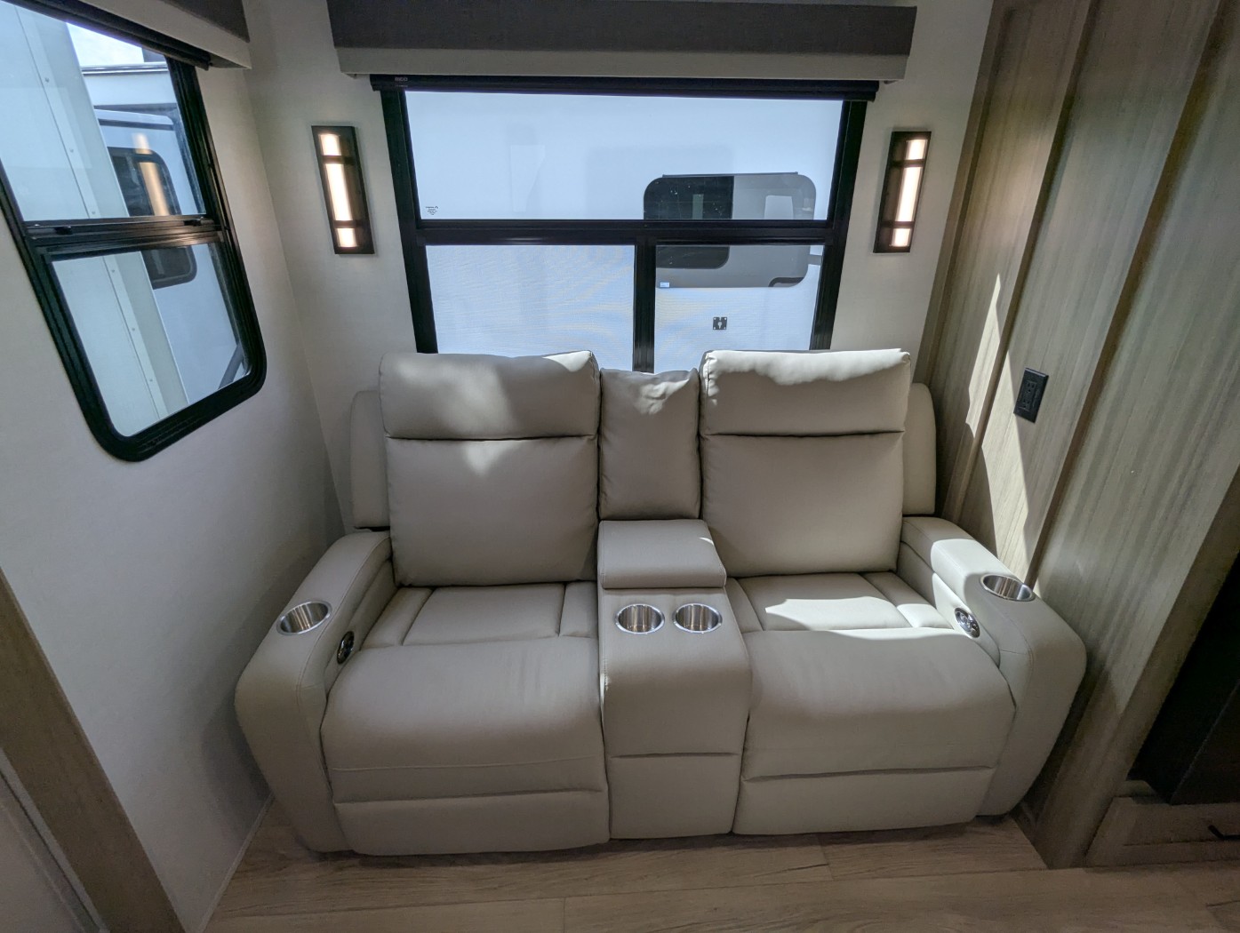 2026 Forest River Rockwood Signature 8263MBR - Image 10