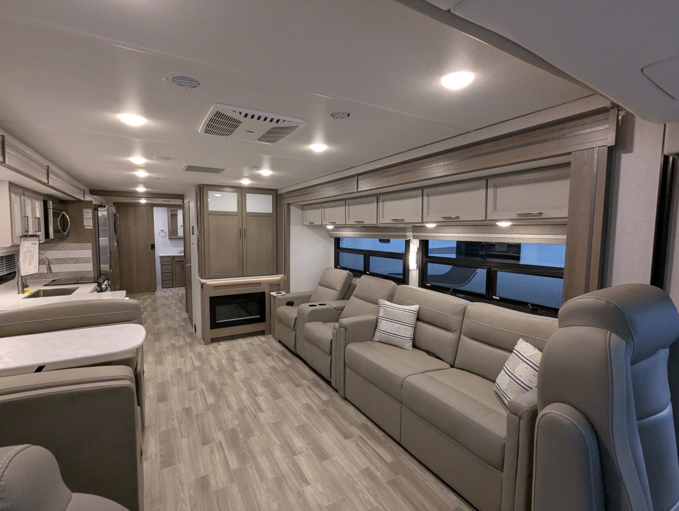 2027 Thor Motor Coach Windsport 36H - Image 13