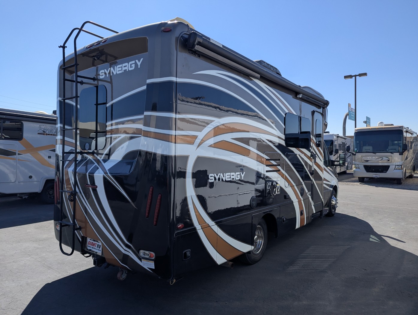 2018 Thor Motor Coach Synergy SD24 - Image 5