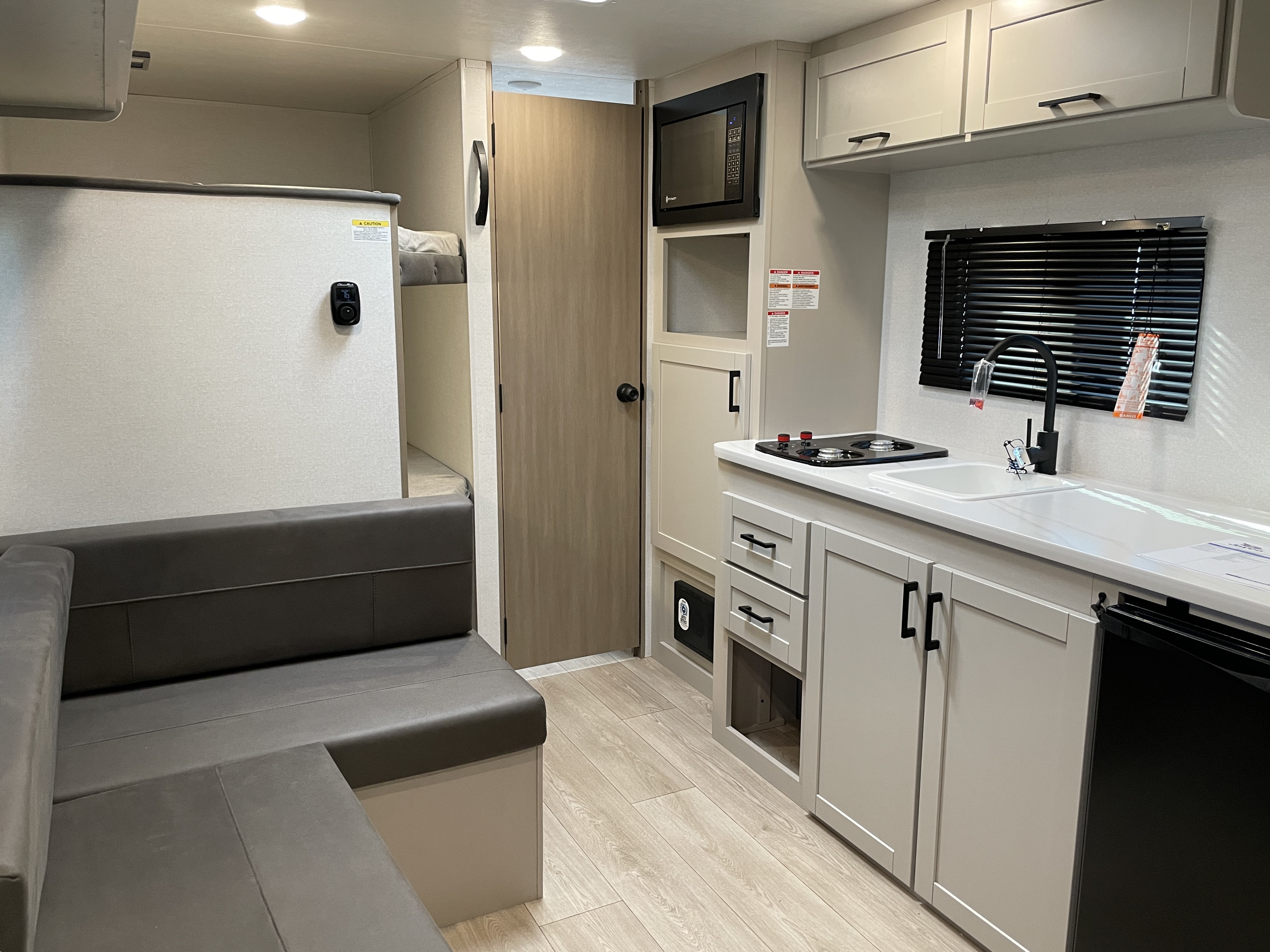 2027 Jayco Jay Flight SLX 172DB - Image 7