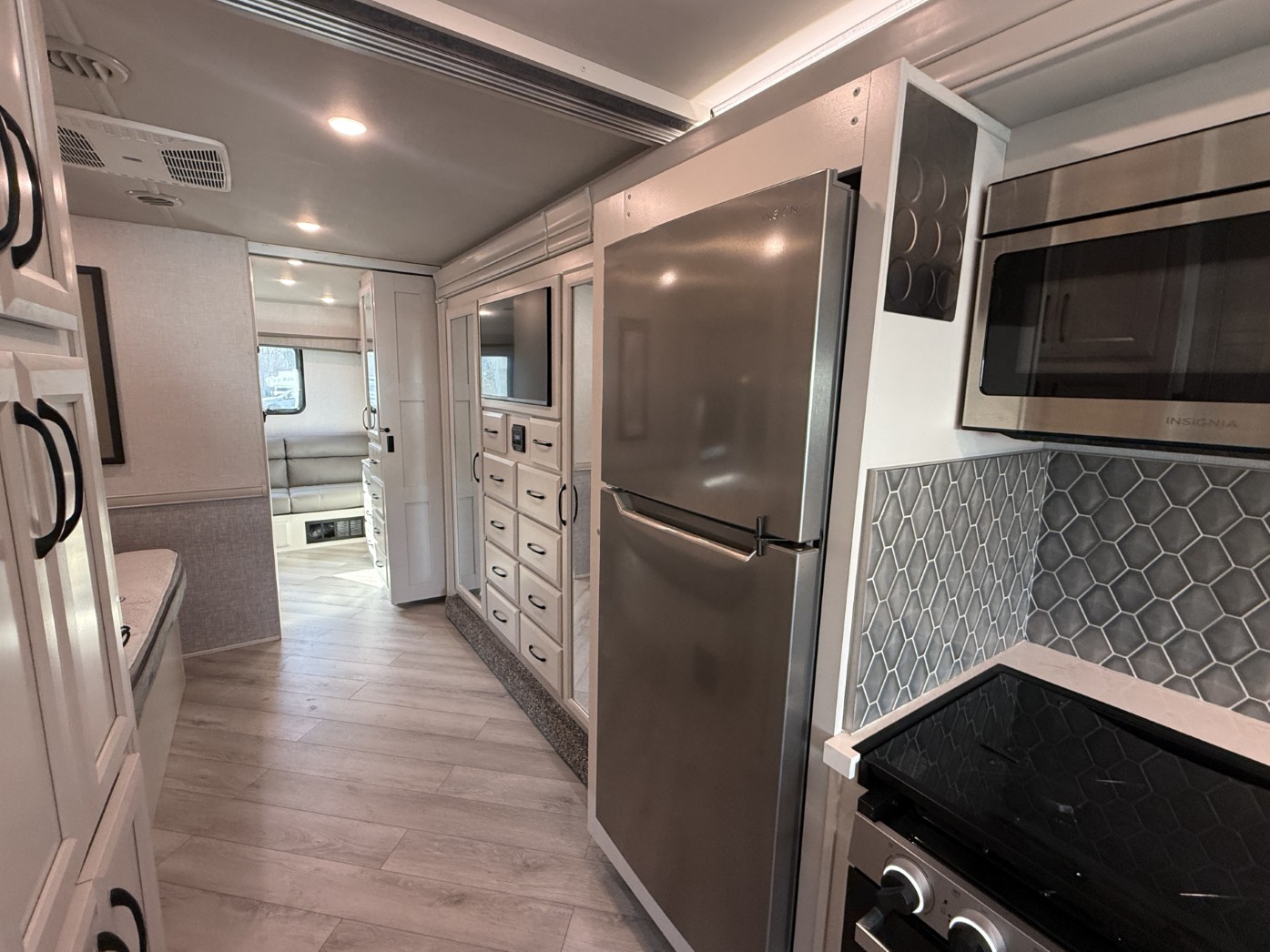 2025 Holiday Rambler Invicta 36Y - Image 16