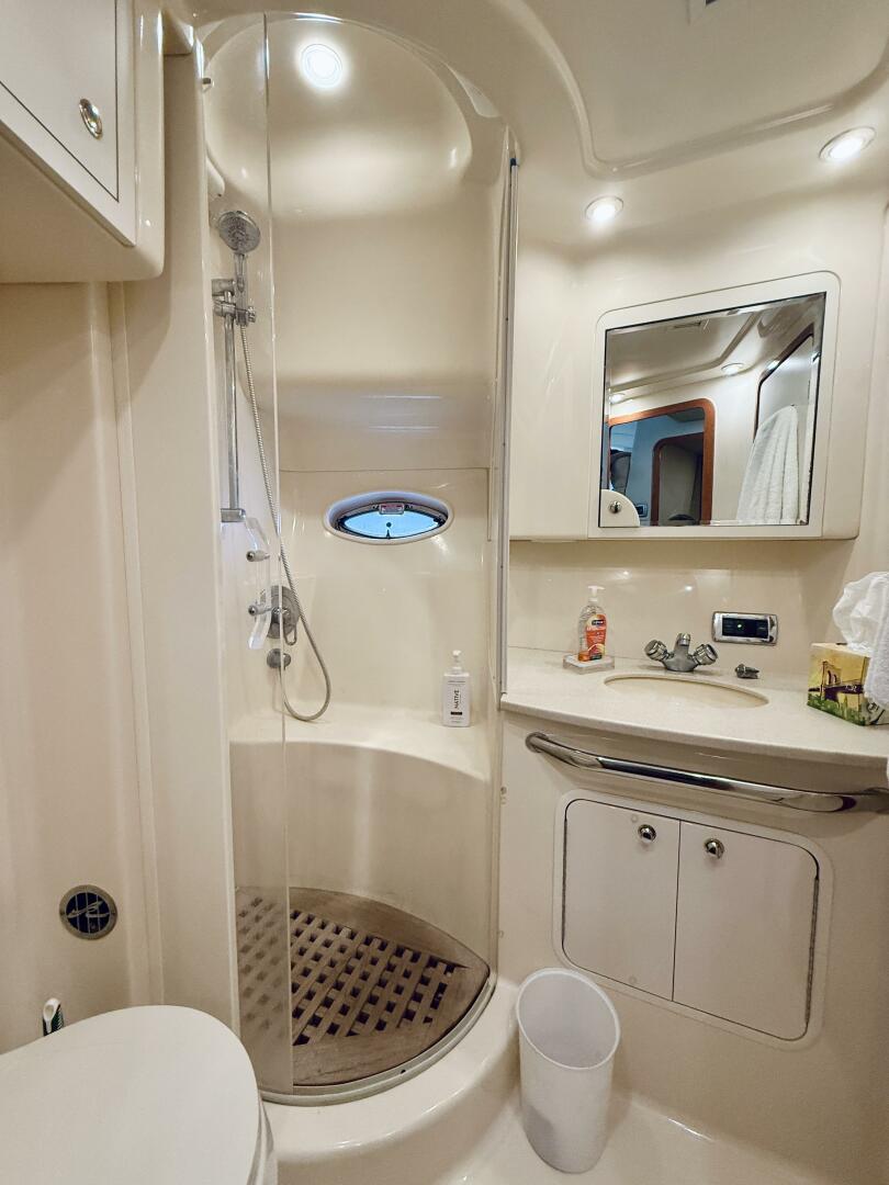 2003 Sea Ray 480 Motor Yacht - Image 40