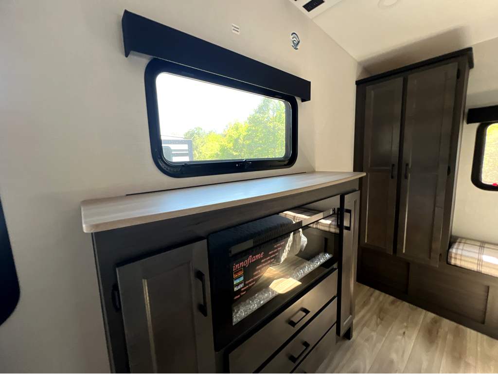 2026 VENTURE RV SPORTTREK 365VFL - Image 20