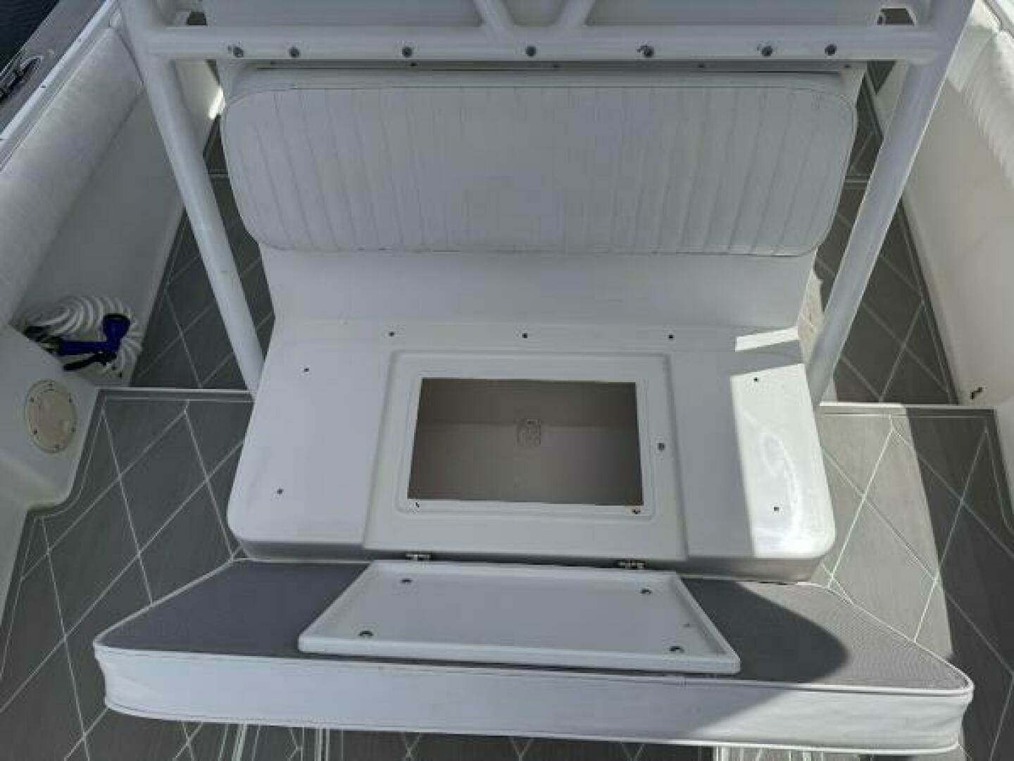 2005 Regulator 23 Center Console - Image 17