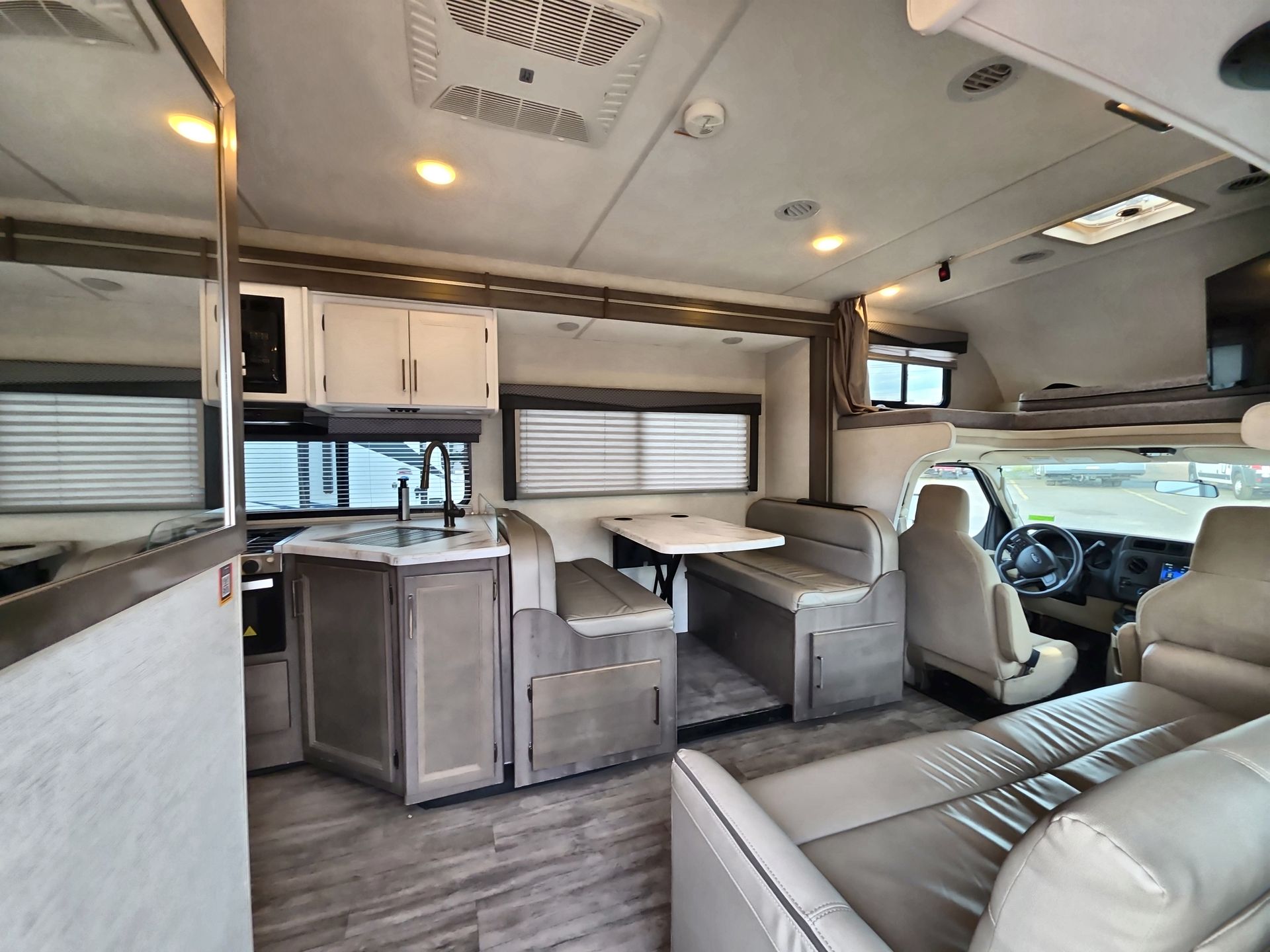 2025 Thor Motor Coach Four Winds 28Z - Image 10