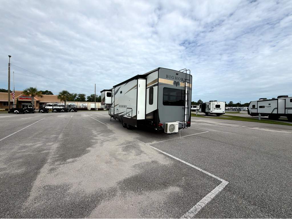 2021 HEARTLAND BIGHORN 3300DL - Image 4