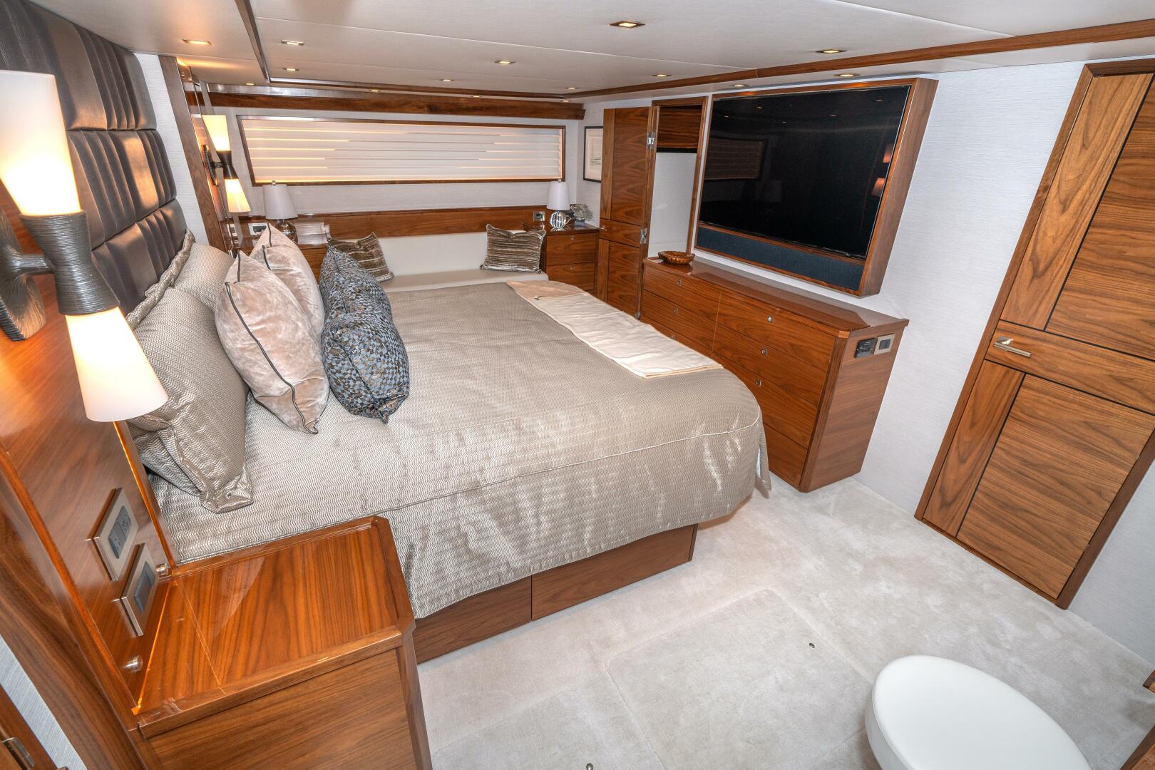 2025 Viking 90 Convertible - Image 42