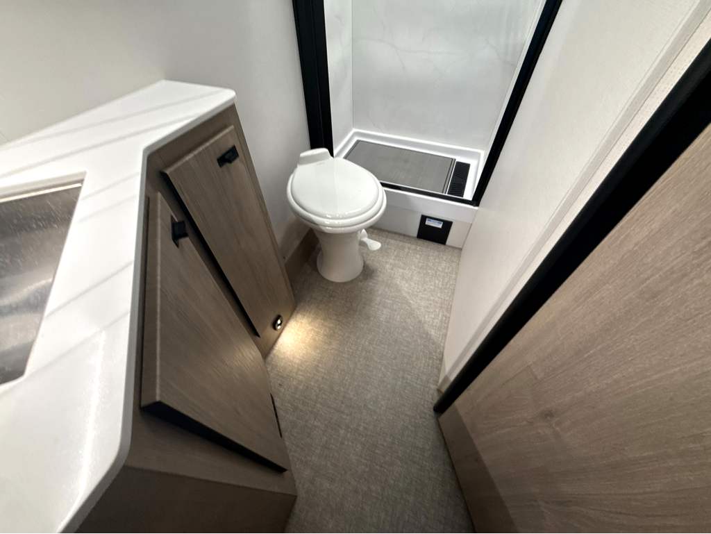 2025 Grand Design Lineage Series M 25FW - Image 26