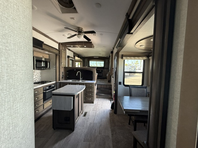 2019 Keystone Montana High Country 3731FL - Image 22