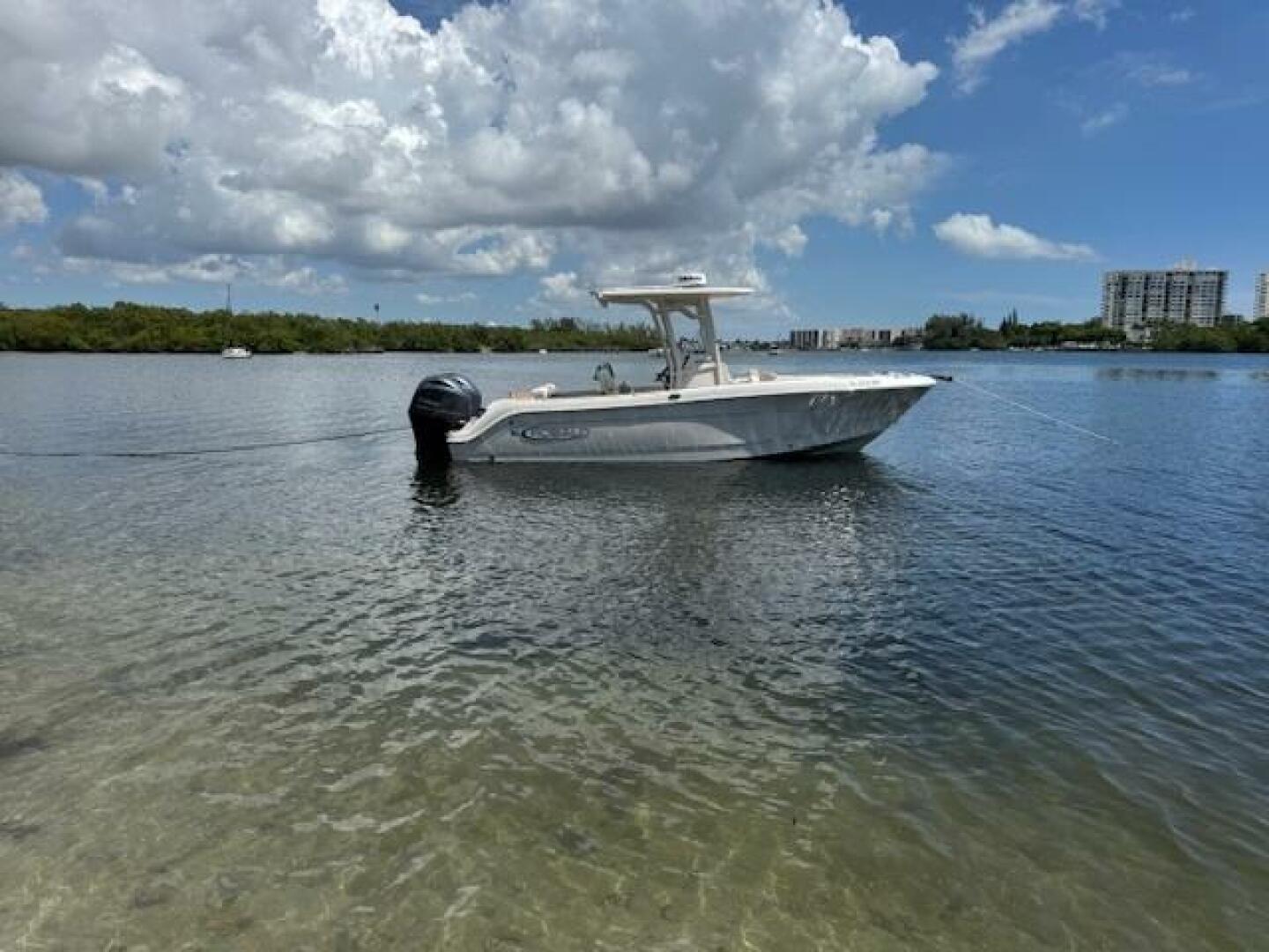 2021 Robalo R242 Center Console Base - Image 3