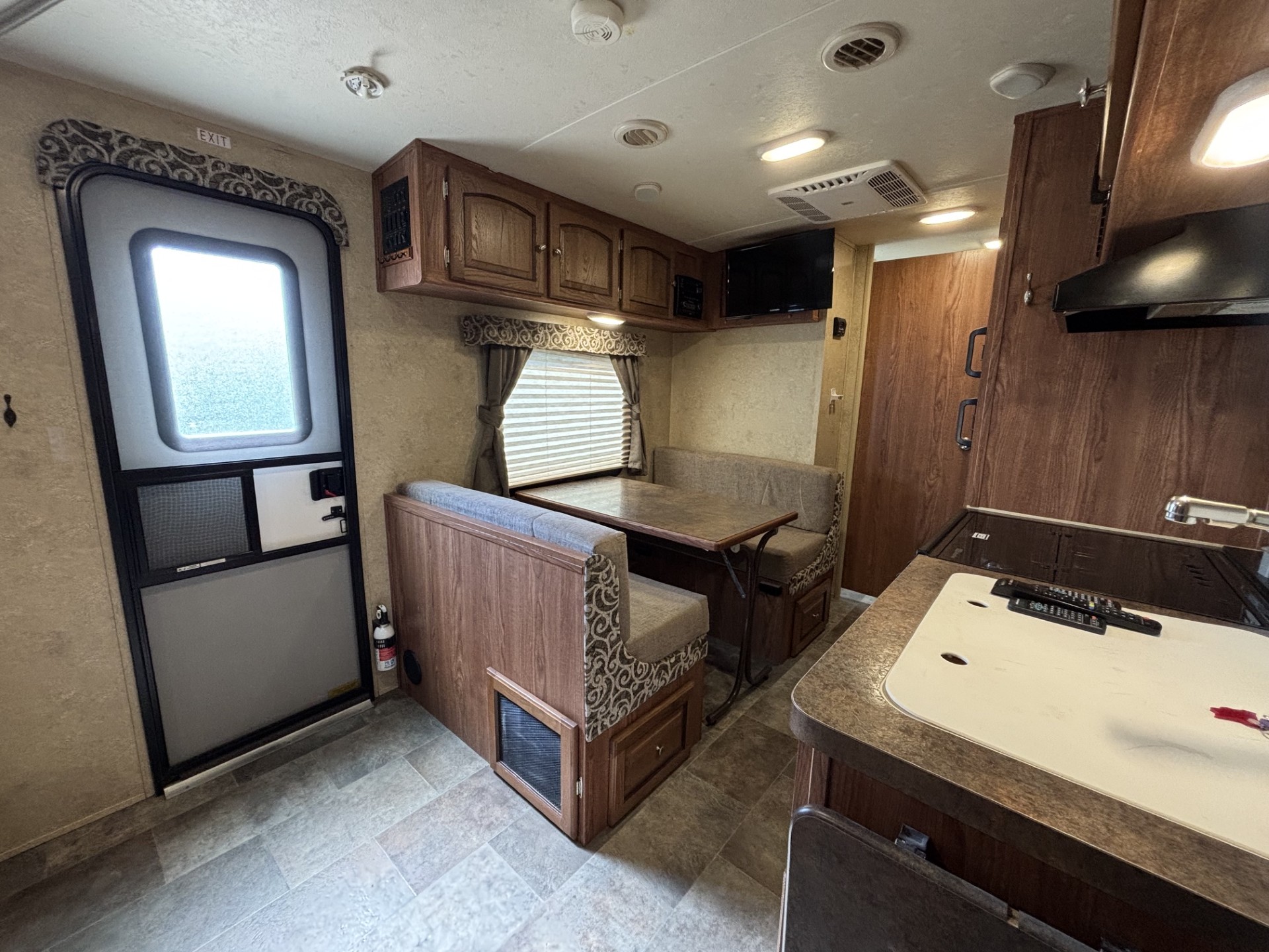 2016 Forest River Flagstaff Micro Lite 23FB - Image 11