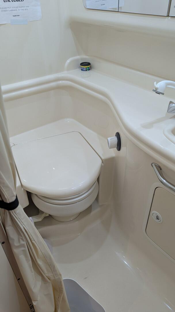 2004 Sea Ray 340 Sundancer - Image 20
