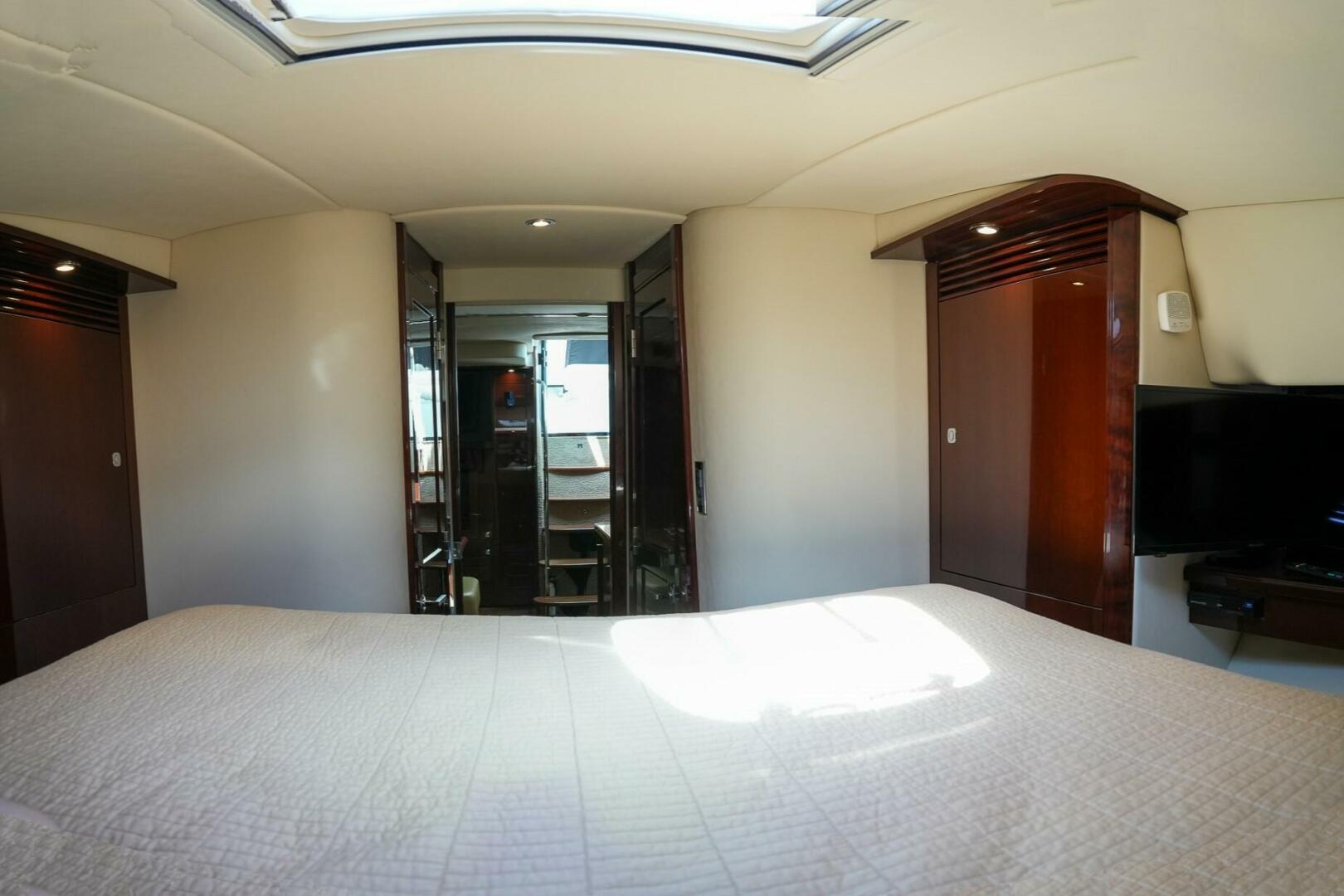 2010 Sea Ray 500 Sundancer - Image 22