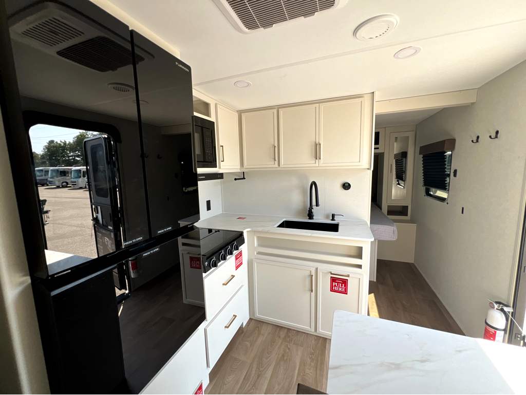 2027 GRAND DESIGN TRANSCEND 24BHX - Image 16